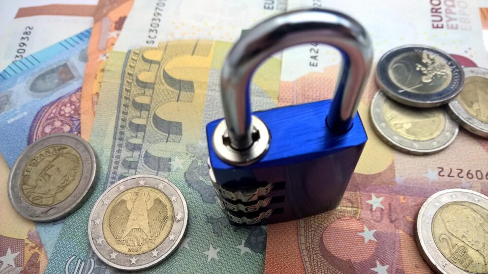 Време за вдигане на запор от банкова сметка
